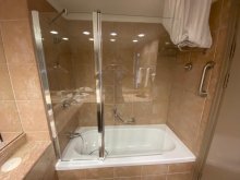 מקלחוני שטרן בבית מלון לאונרדו באר שבע